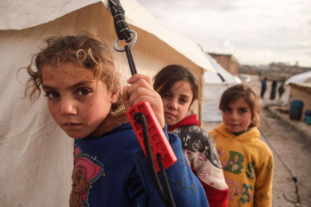 أطفال سوريون في مخيم جنوب إدلب