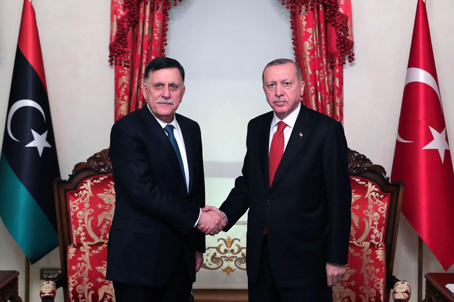 الرئيس التركي رجب طيب أردوغان يستقبل رئيس حكومة الوفاق الليبية فايز السراج