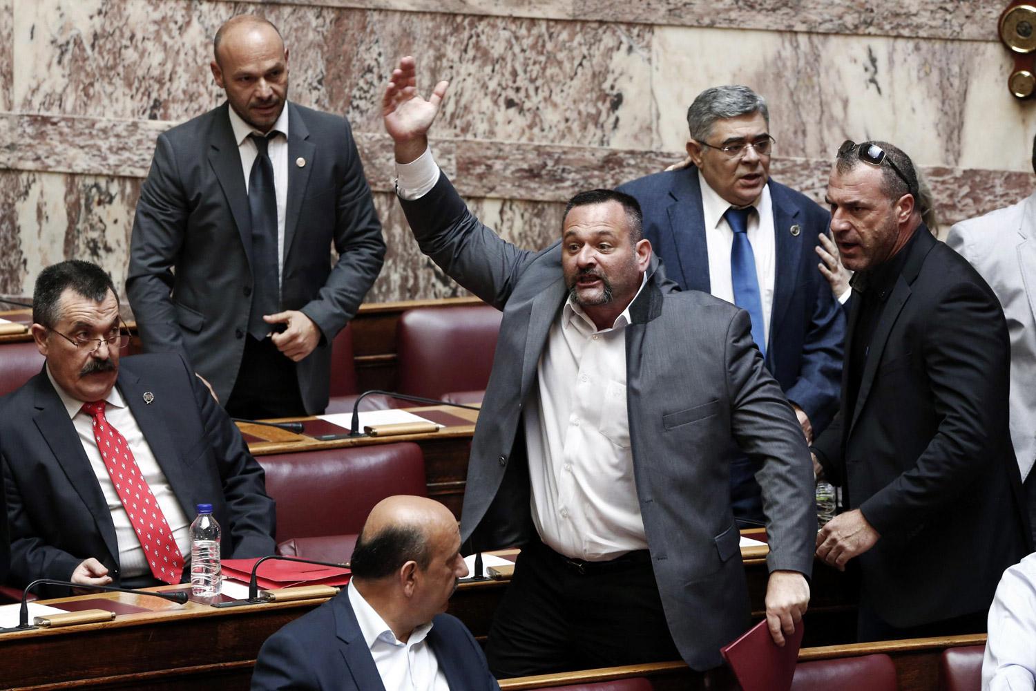 استفزازات تركيا تثير غضب اليونانيين