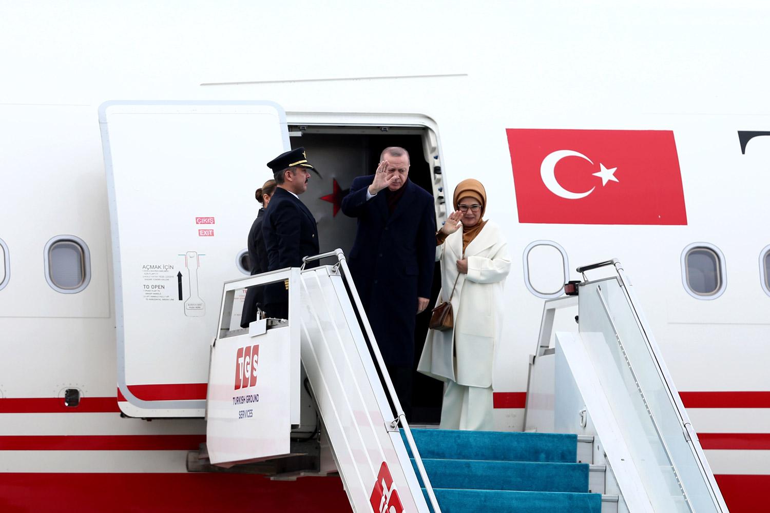 أردوغان يرافق عقيلته لإضفاء طابع ودي على زيارته للجزائر