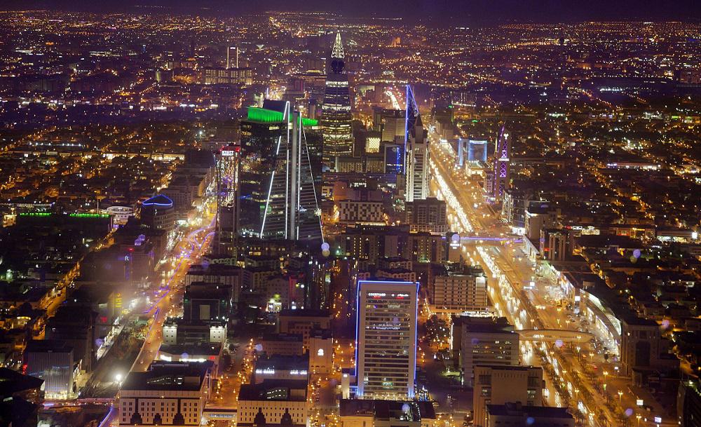 منظر عام لمدينة الرياض بالليل