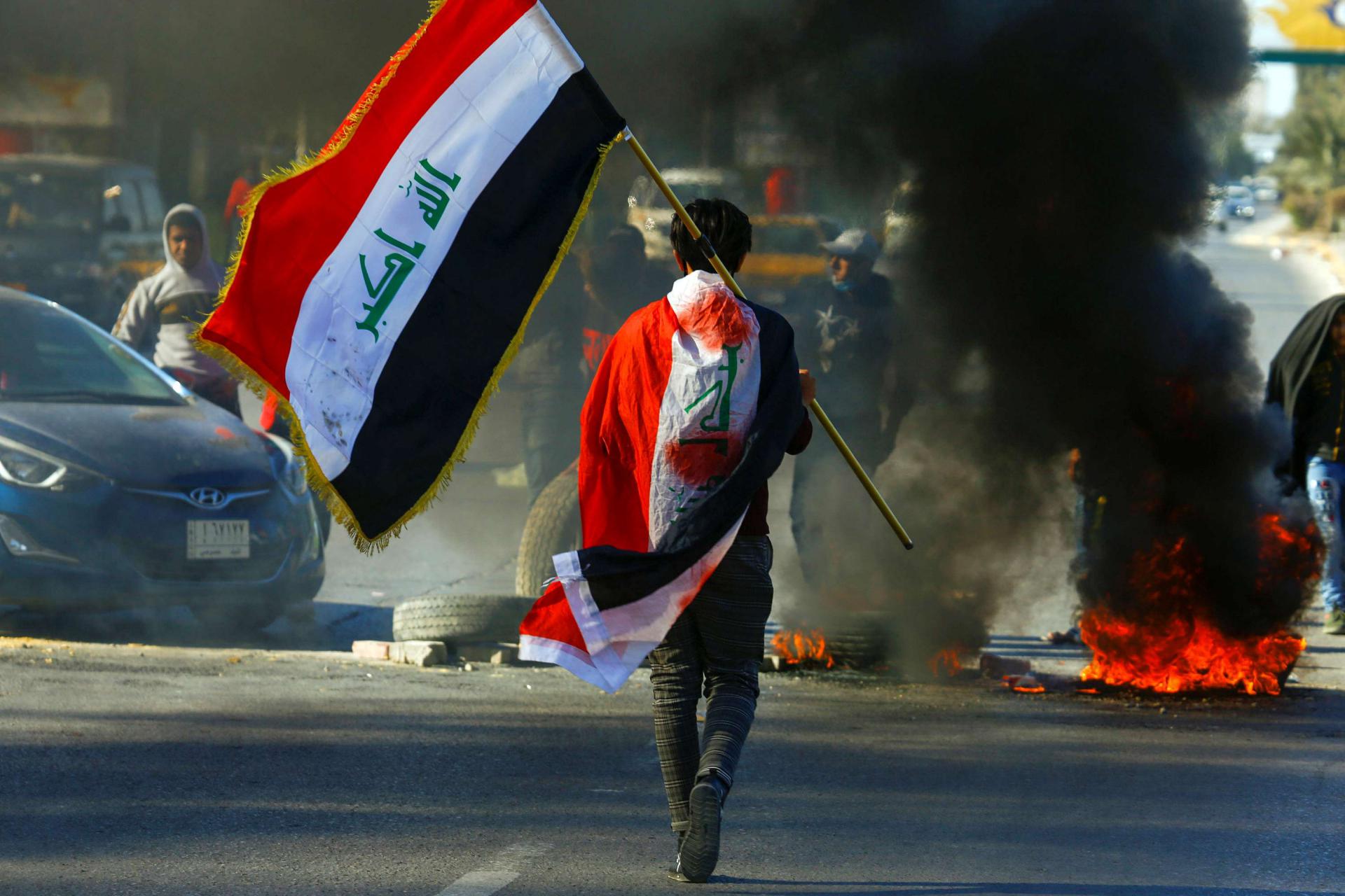 متظاهر عراقي 