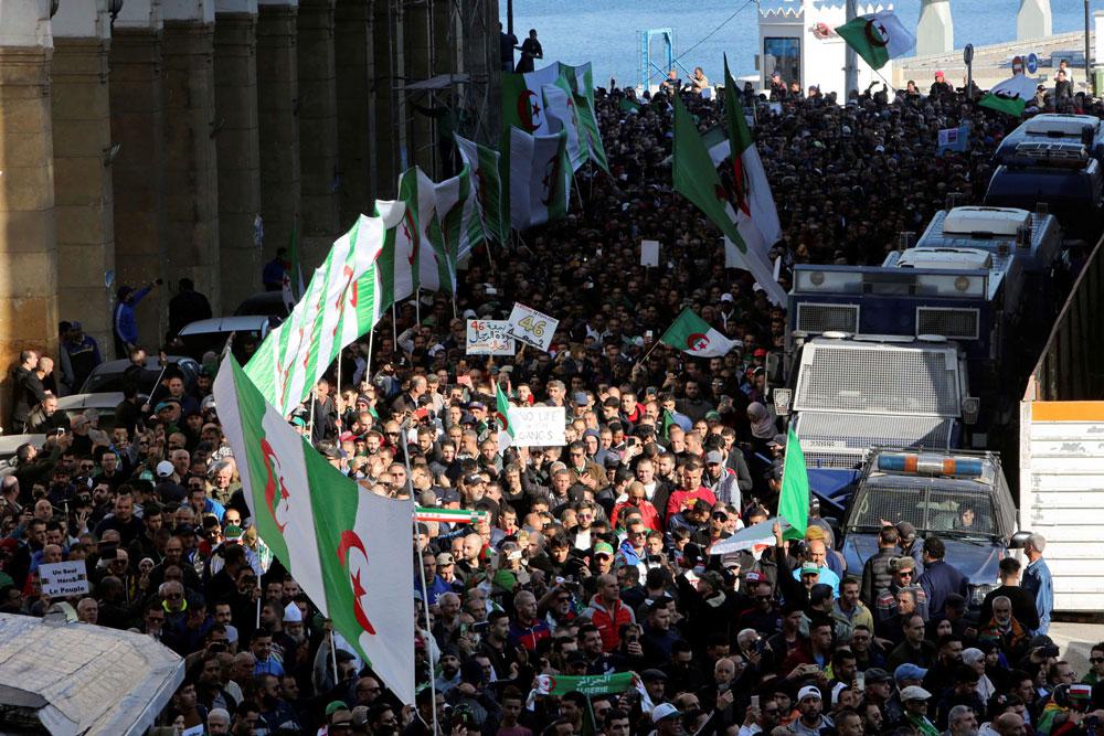 الجزائريون يحتجون للأسبوع 47