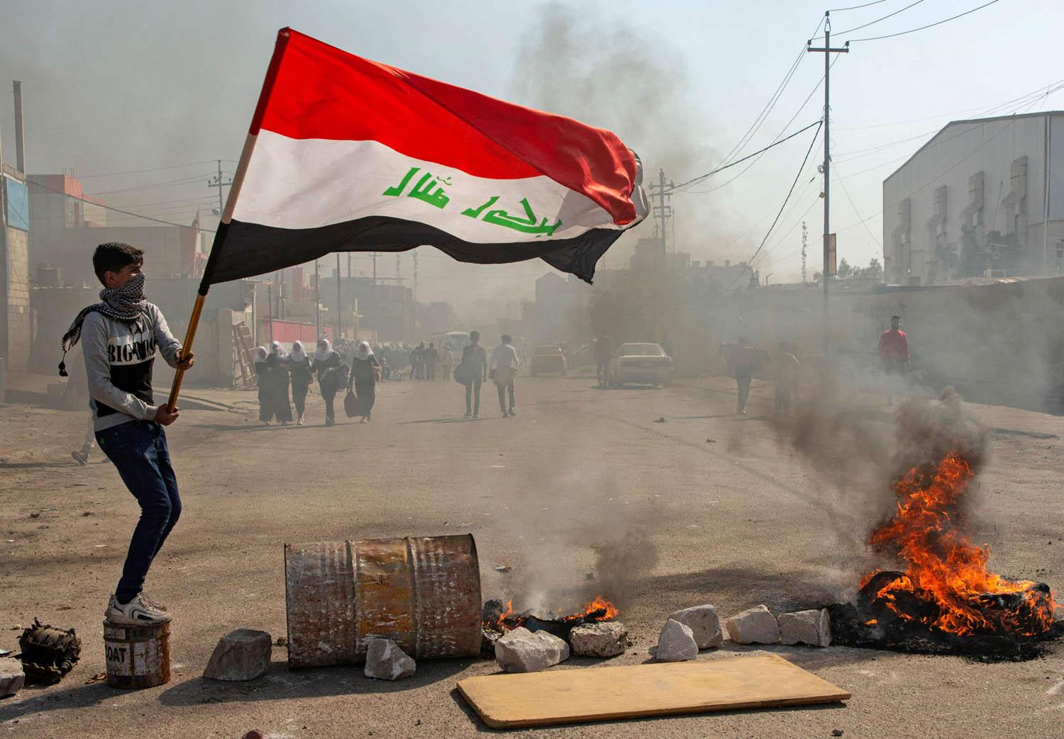 متظاهر عراقي في البصرة