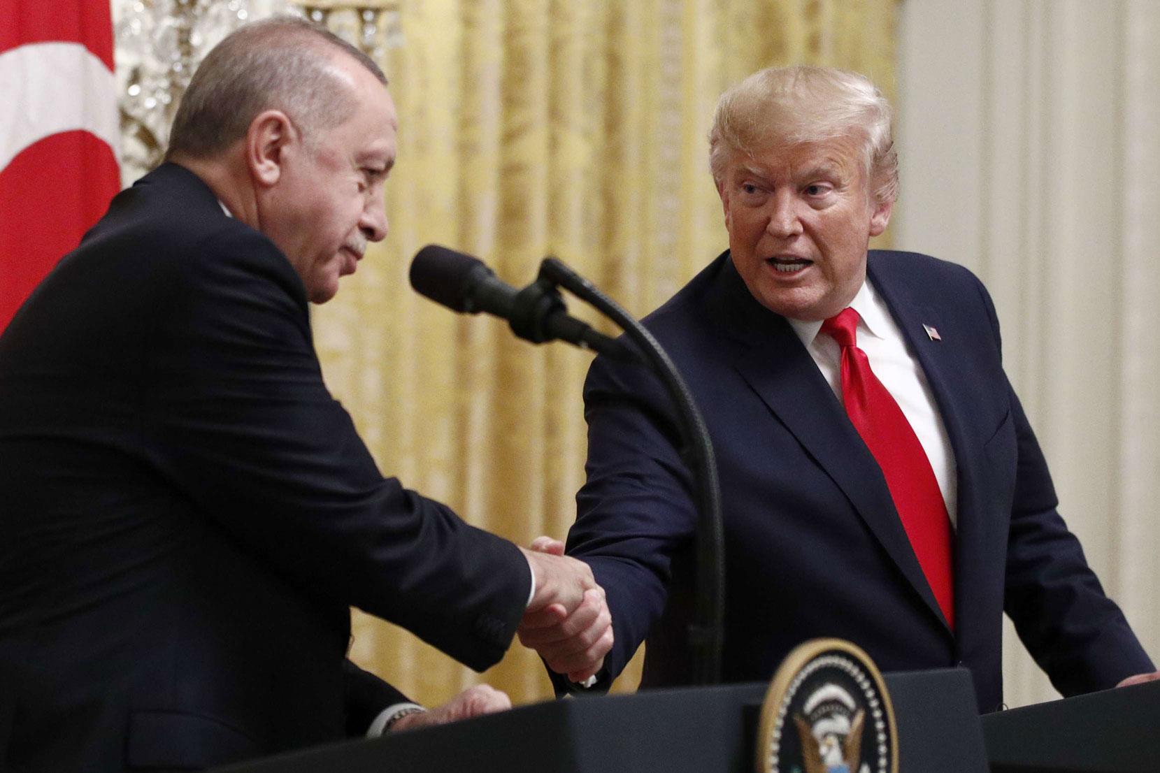 الرئيس التركي رجب طيب اردوغان ونظيره الاميركي دونالد ترامب