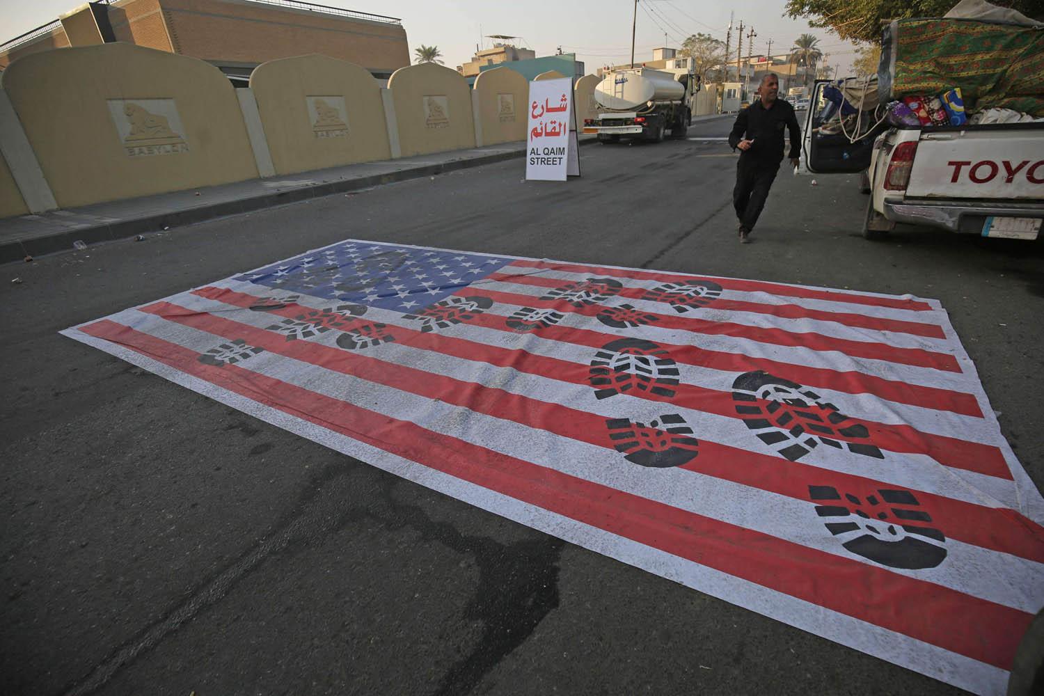 علم اميركي على شوارع بغداد