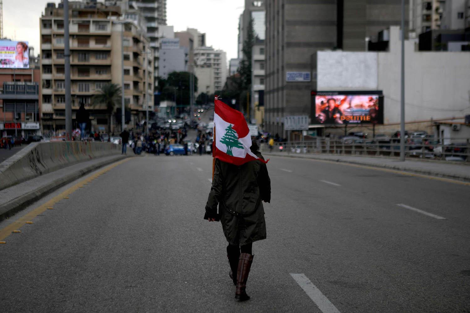 متظاهر لبناني في بيروت