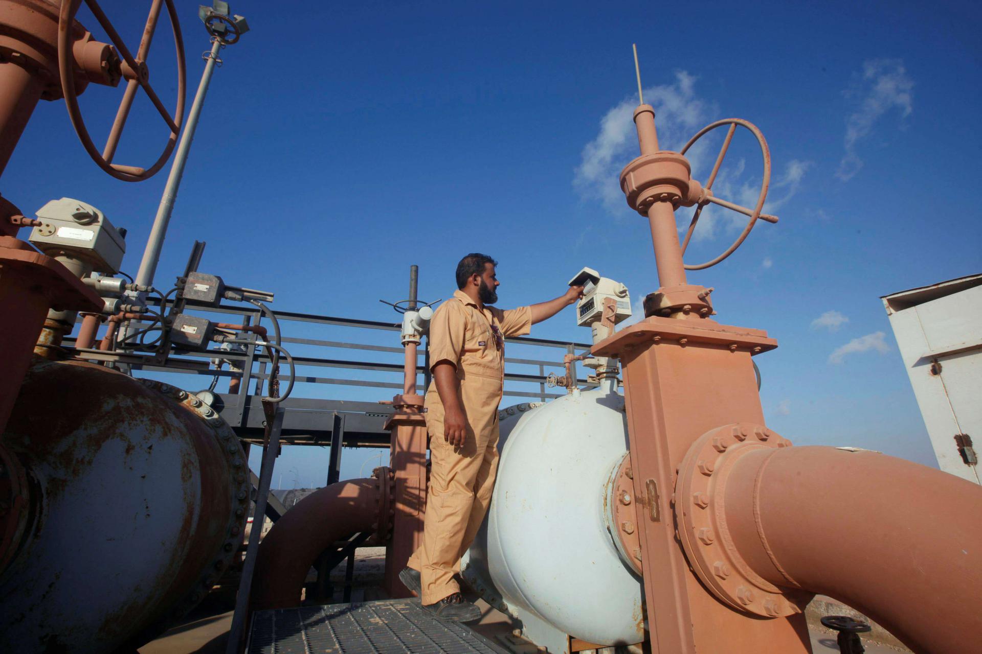 القبائل الليبية تتهم حكومة السراج باستغلال الموارد النفطية في تمويل الارهاب