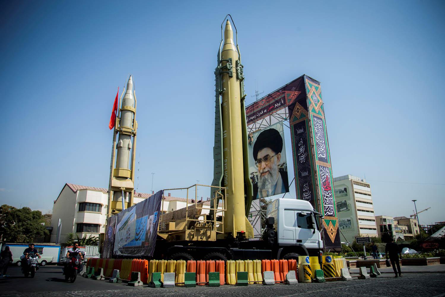 استعراض لصواريخ ايرانية وسط طهران