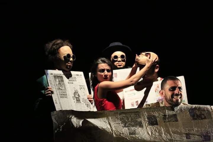 مشهد من مسرحية "جي بي اس" الجزائرية