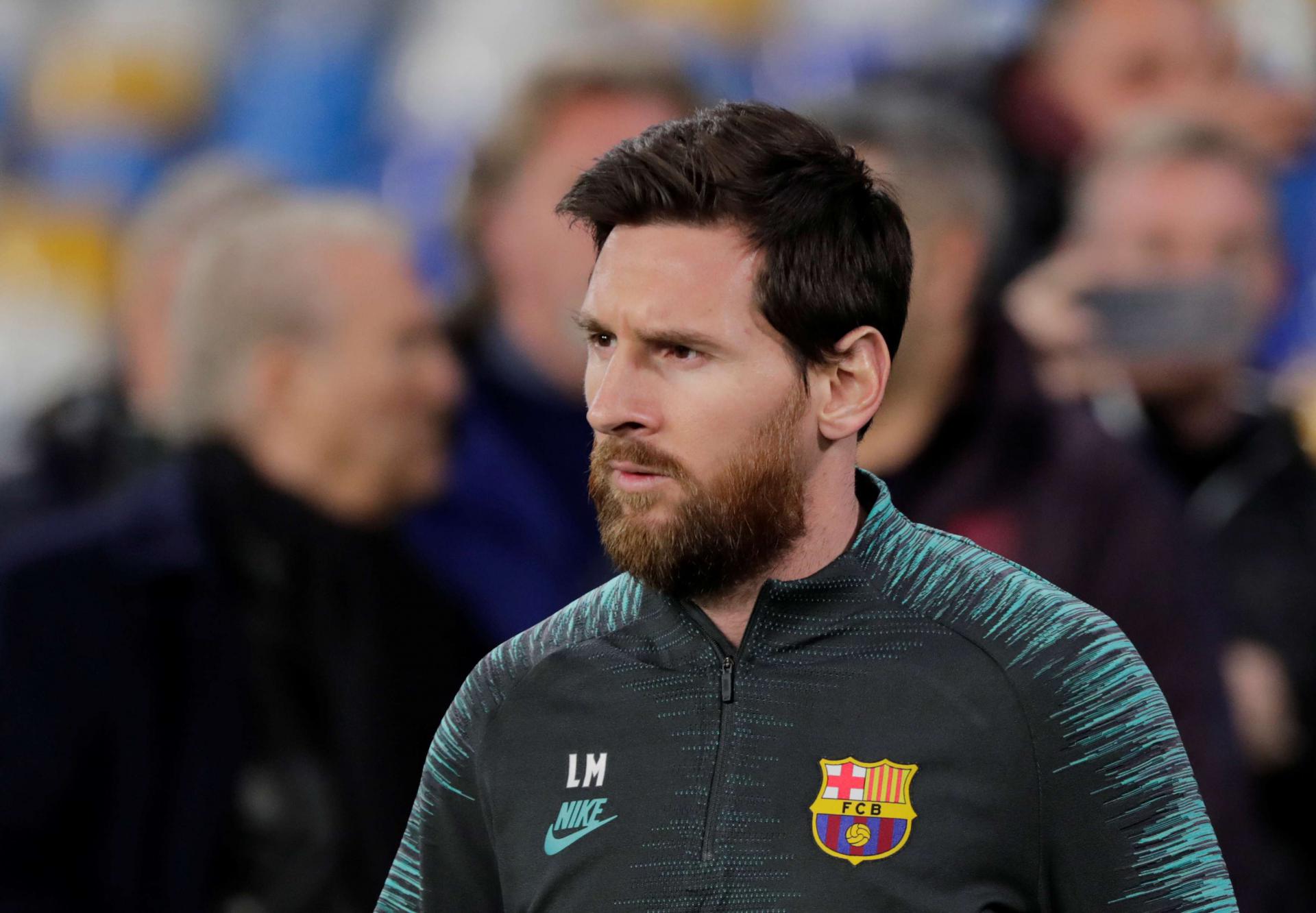 ميسي وزملاءه في برشلونة يخضعون لفحوص طبية لدى وصولهم الى نابولي