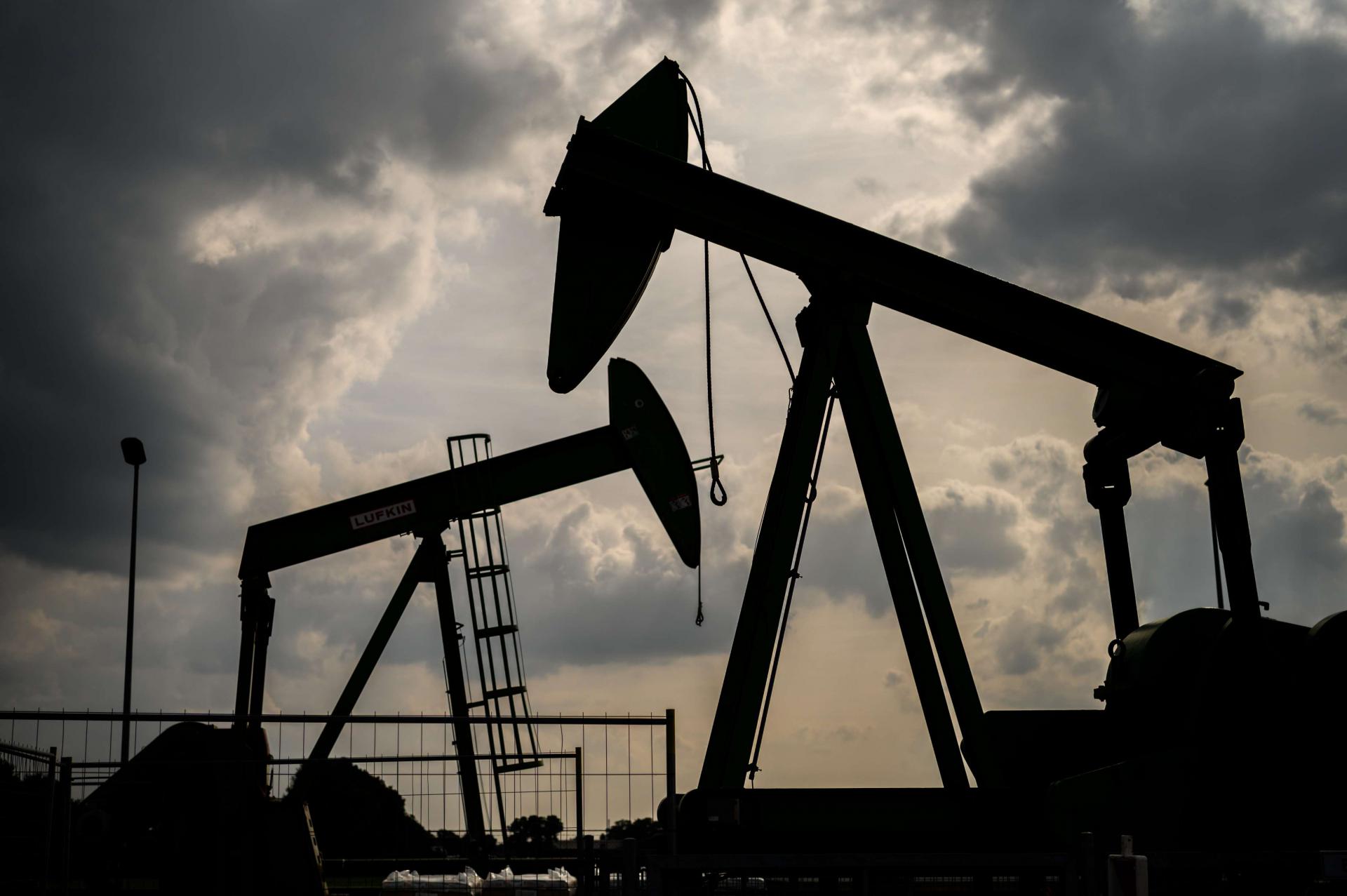 تسارع انتشار كورونا خارج الصين يجعل أسعار النفط تحت الضغط