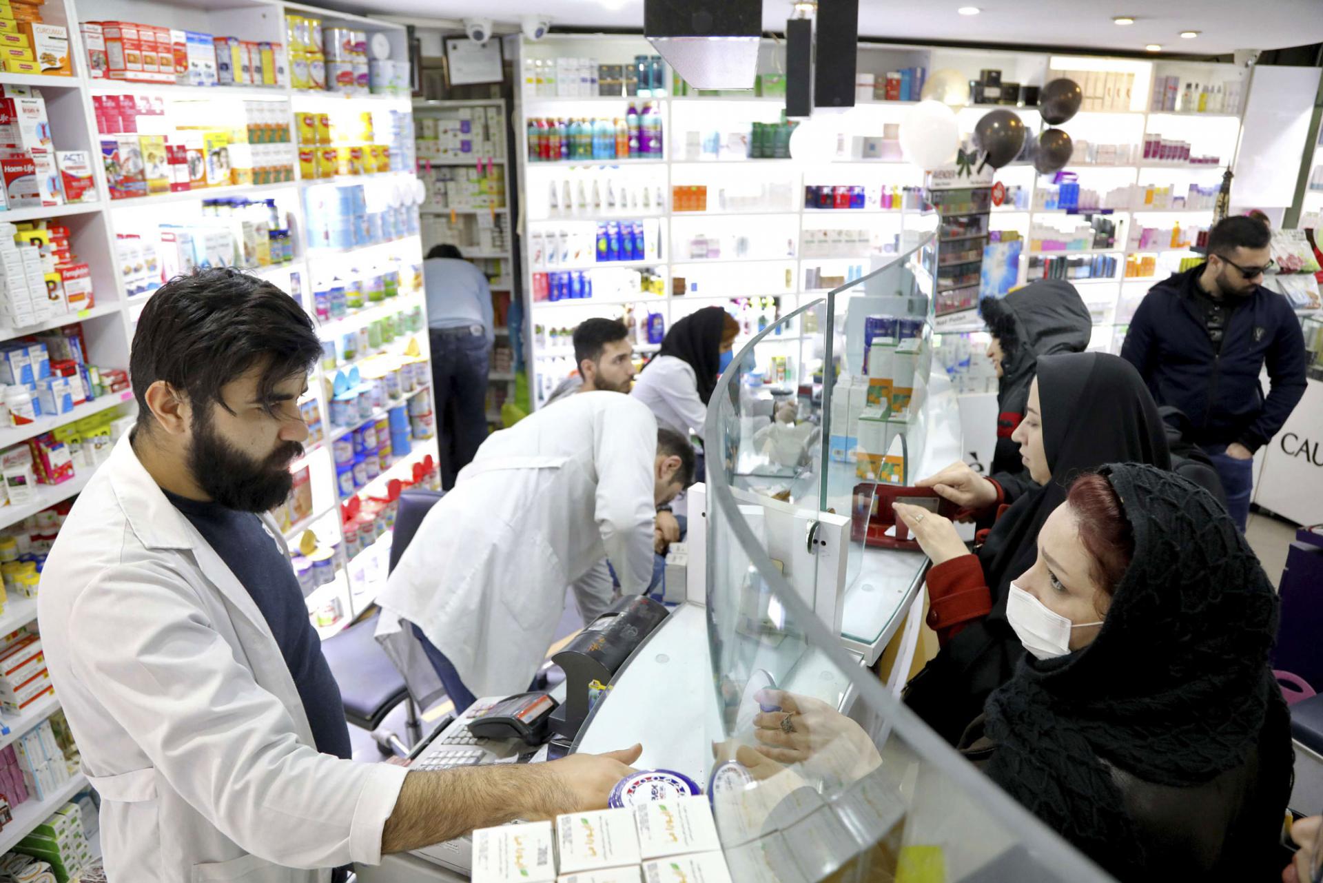 صيدليات إيران تشكو نقصا في أدوية الأمراض النادرة