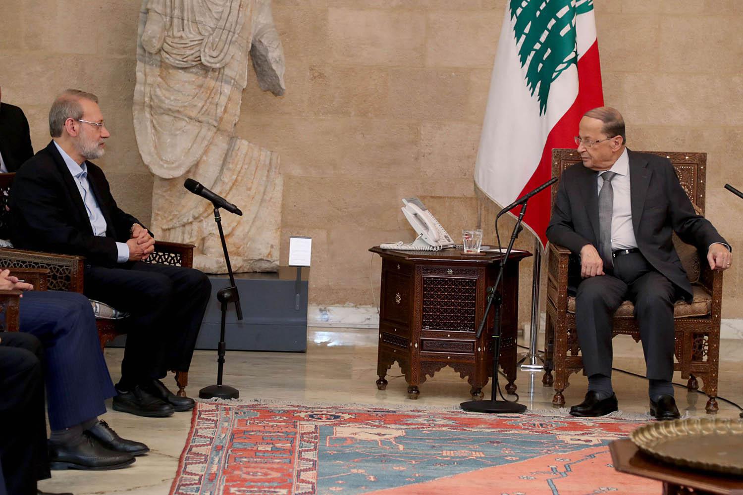 الرئيس اللبناني ميشال عون يستقبل رئيس مجلس الشورى علي لاريجاني