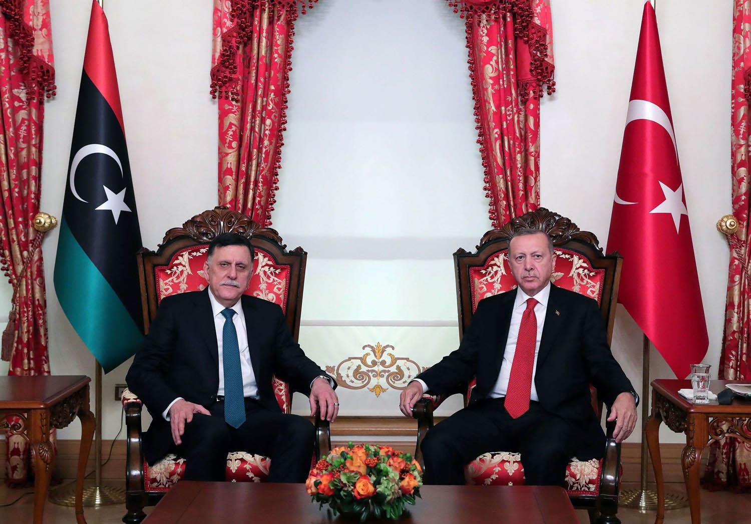 الرئيس التركي رجب طيب اردوغان ورئيس حكومة الوفاق فائز السراج