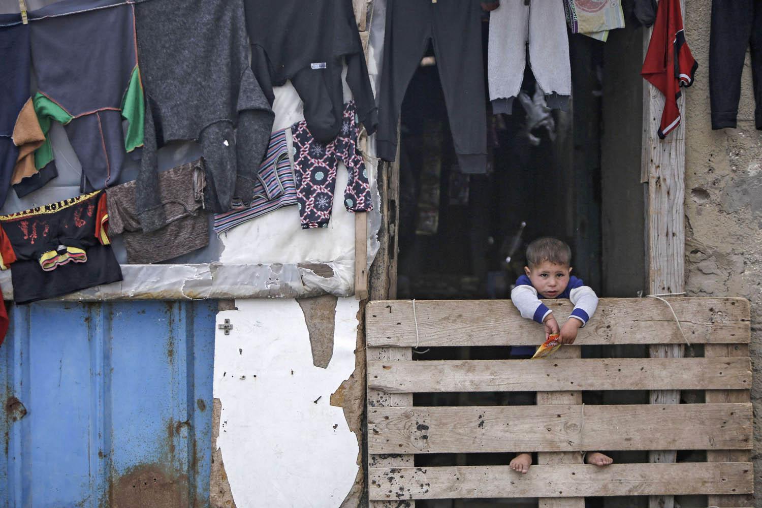طفل فلسطيني في مخيم خان يونس