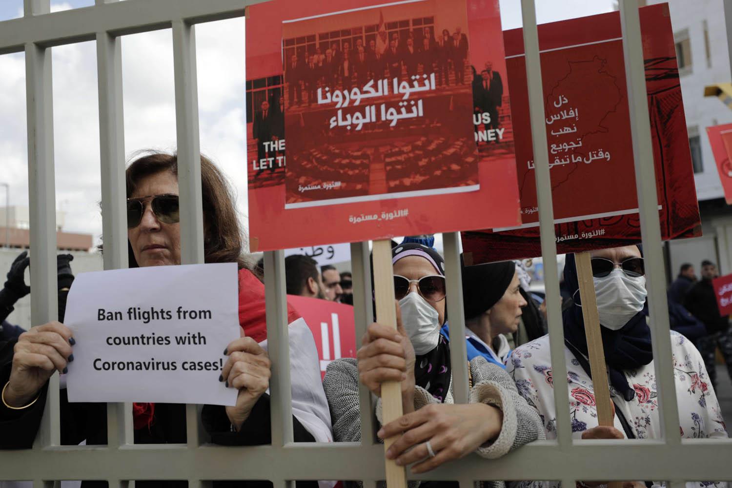 لبنانيات يتظاهرن ضد الحكومة