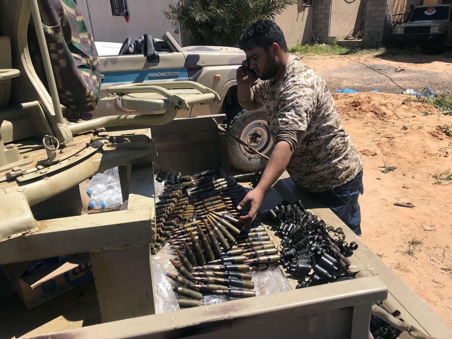 كميات كبيرة من الاسلحة تتدفق على ليبيا
