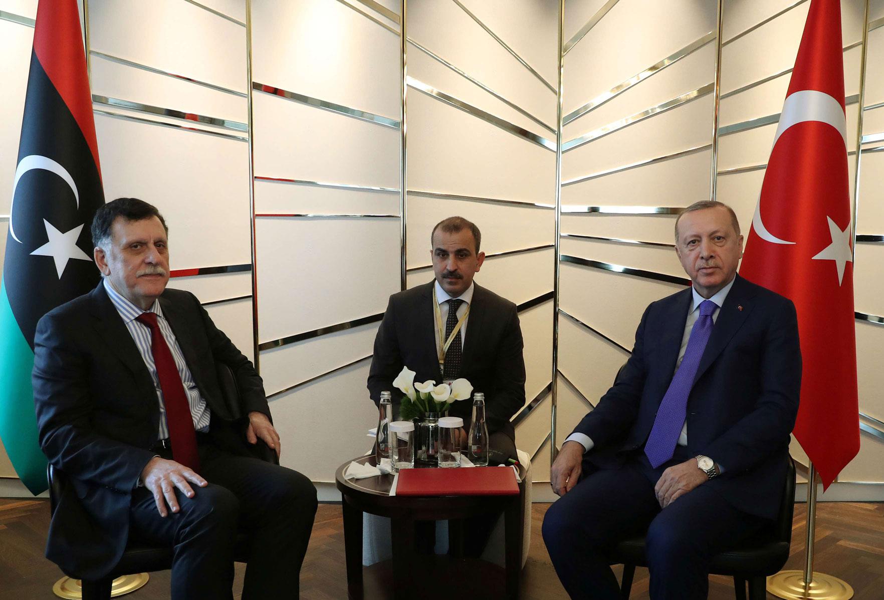 رئيس حكومة الوفاق فايز السراج والرئيس التركي رجب طيب اردوغان