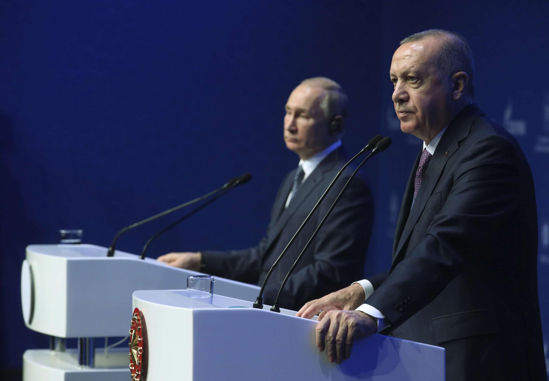 الرئيس التركي رجب طيب اردوغان ونظيره الروسي فلاديمير بوتين