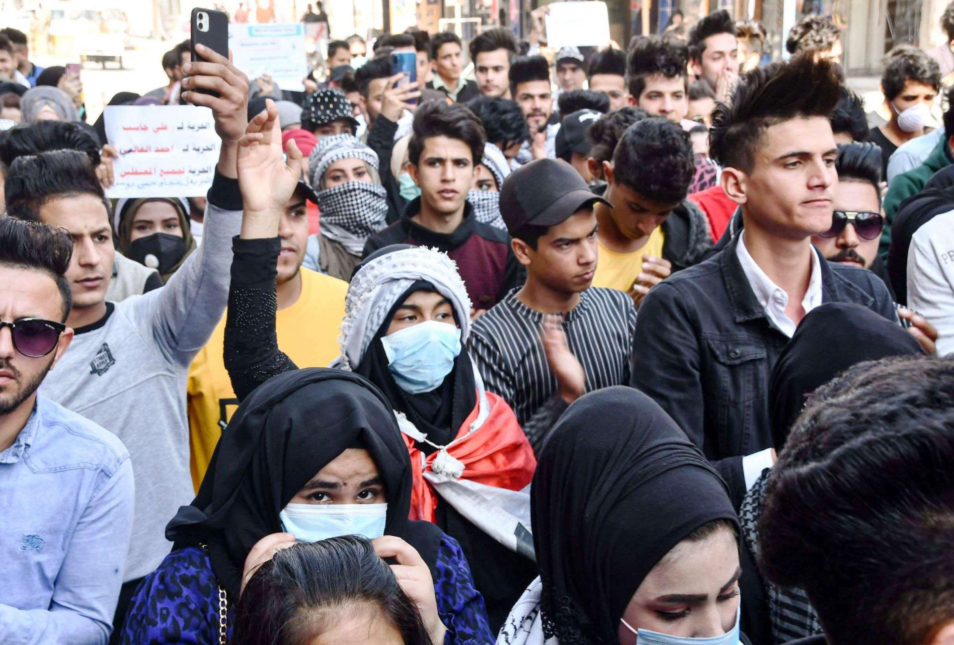 عراقيون يحملون الحكومة مسؤولية انتشار كورونا 