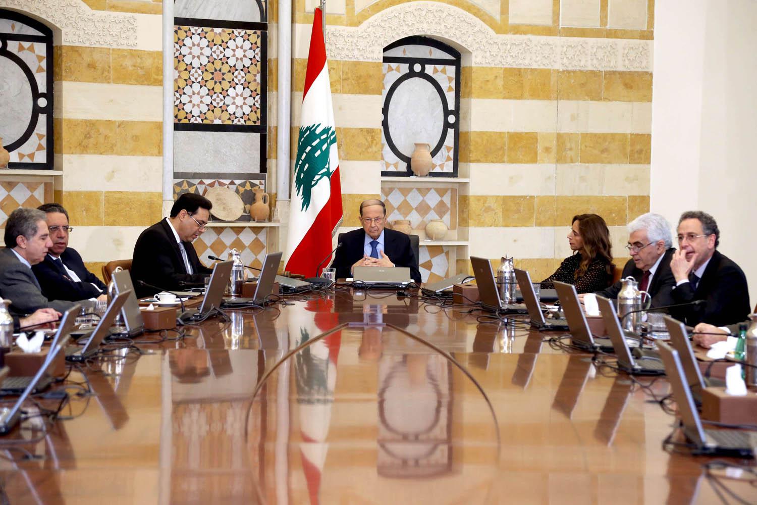 الرئيس اللبناني ميشال عون يترأس اجتماع الحكومة اللبنانية