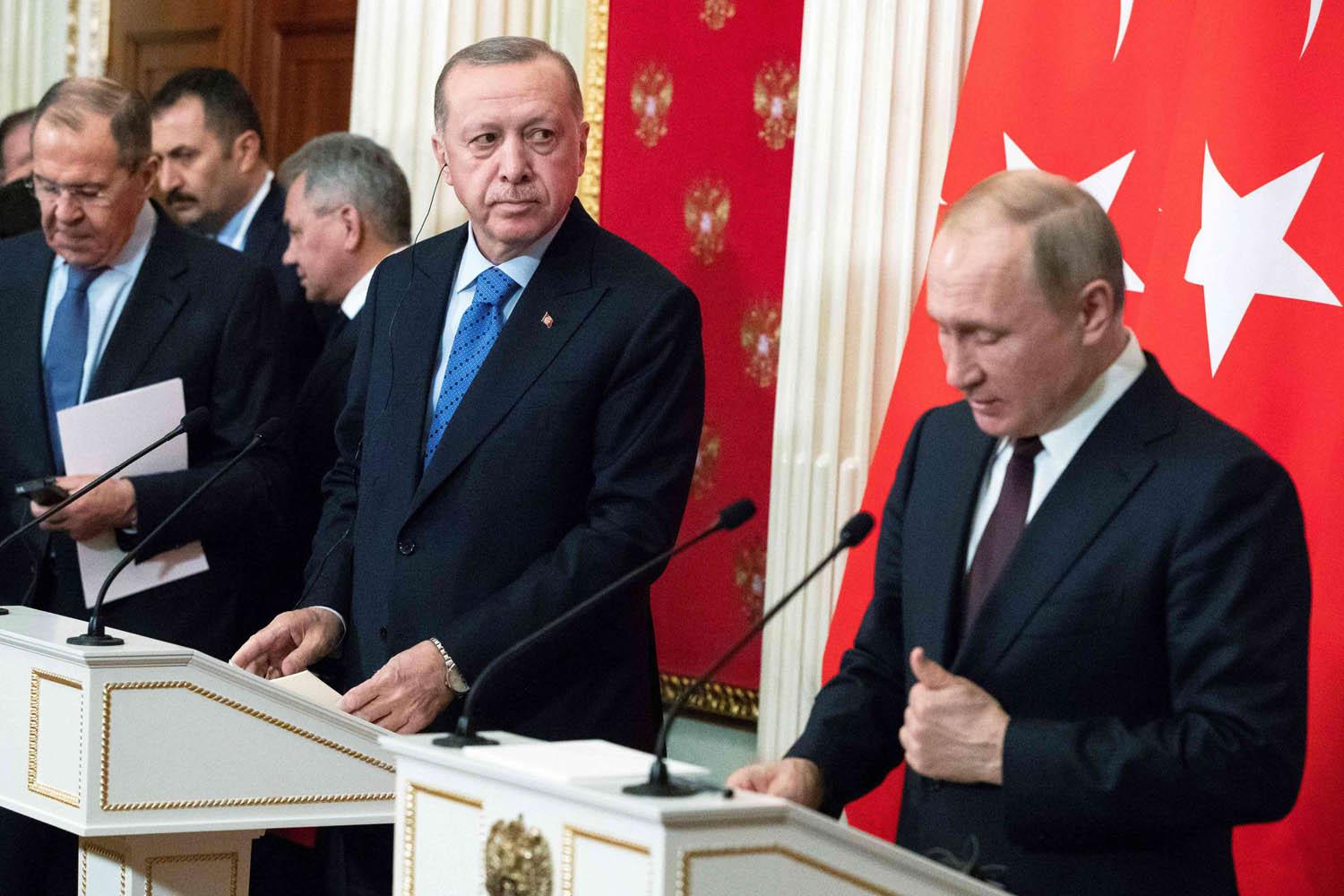 الرئيس الروسي فلاديمير بوتين مع الرئيس التركي رجب طيب أردوغان في مؤتمر صحفي في موسكو