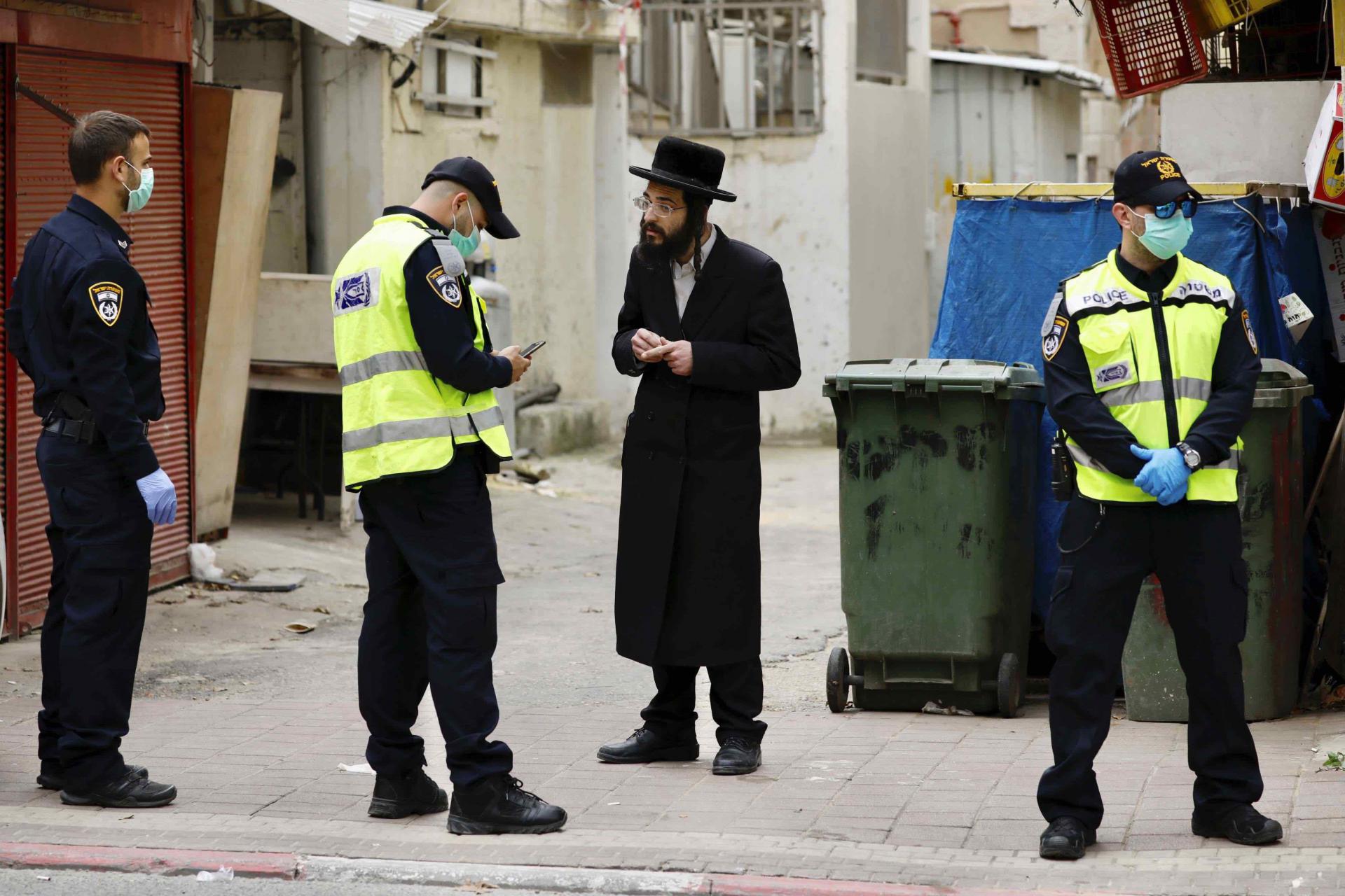 Police in Mea Sharim arrested ultra-Orthodox men who protested the closure of a synagogue there