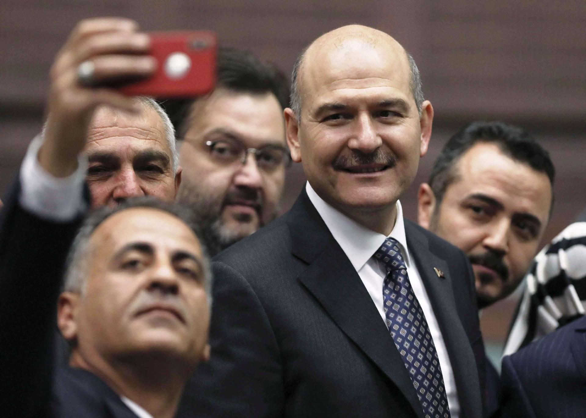 صويلو يكتسب زخما كبيرا من شعبية أردوغان المتلاشية بين الأتراك