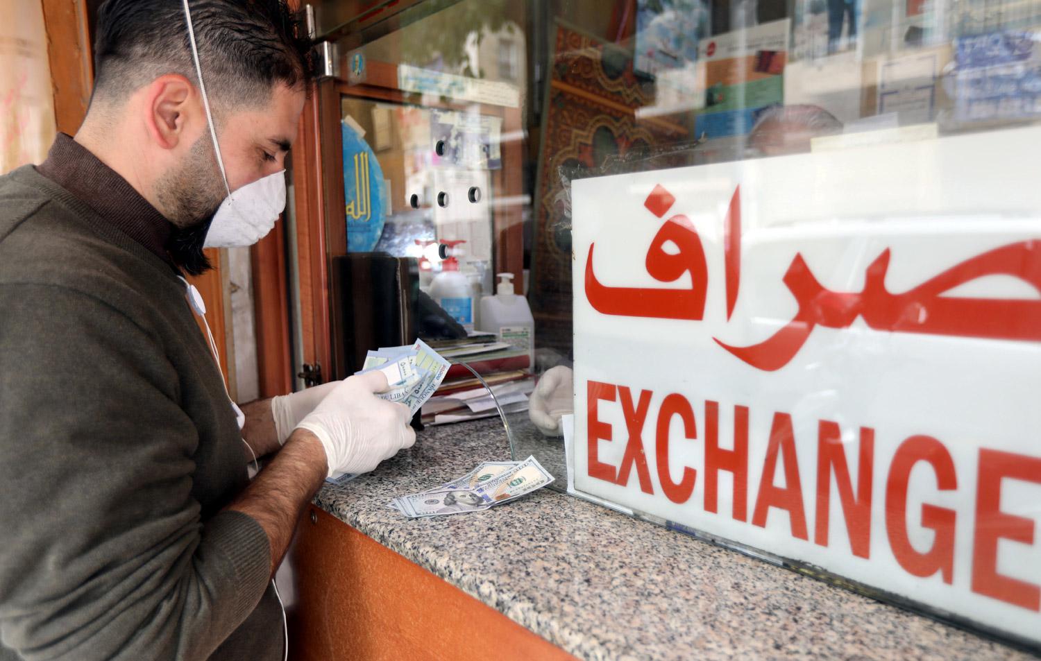 السوق الموازية مصدر رئيسي للحصول على الدولار في لبنان