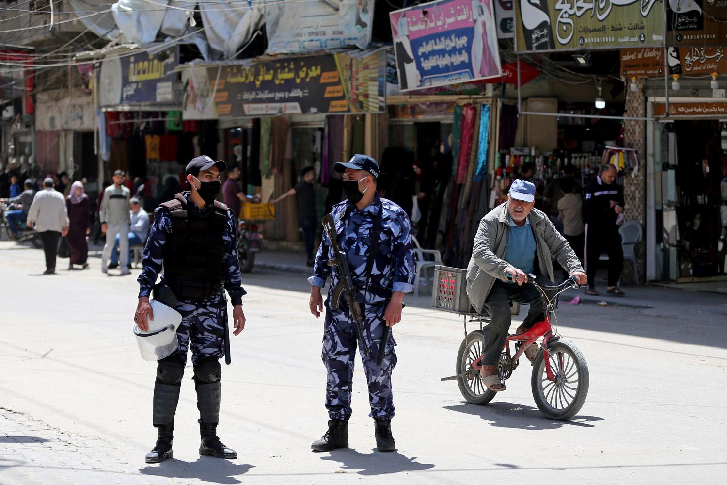 الرجل فر رغم حراسة الشرطة لمبنى الحجر الإجباري