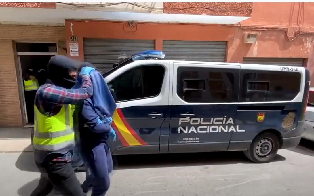 مغني الراب السابق كان يختبئ في شقة مع شخصين آخرين