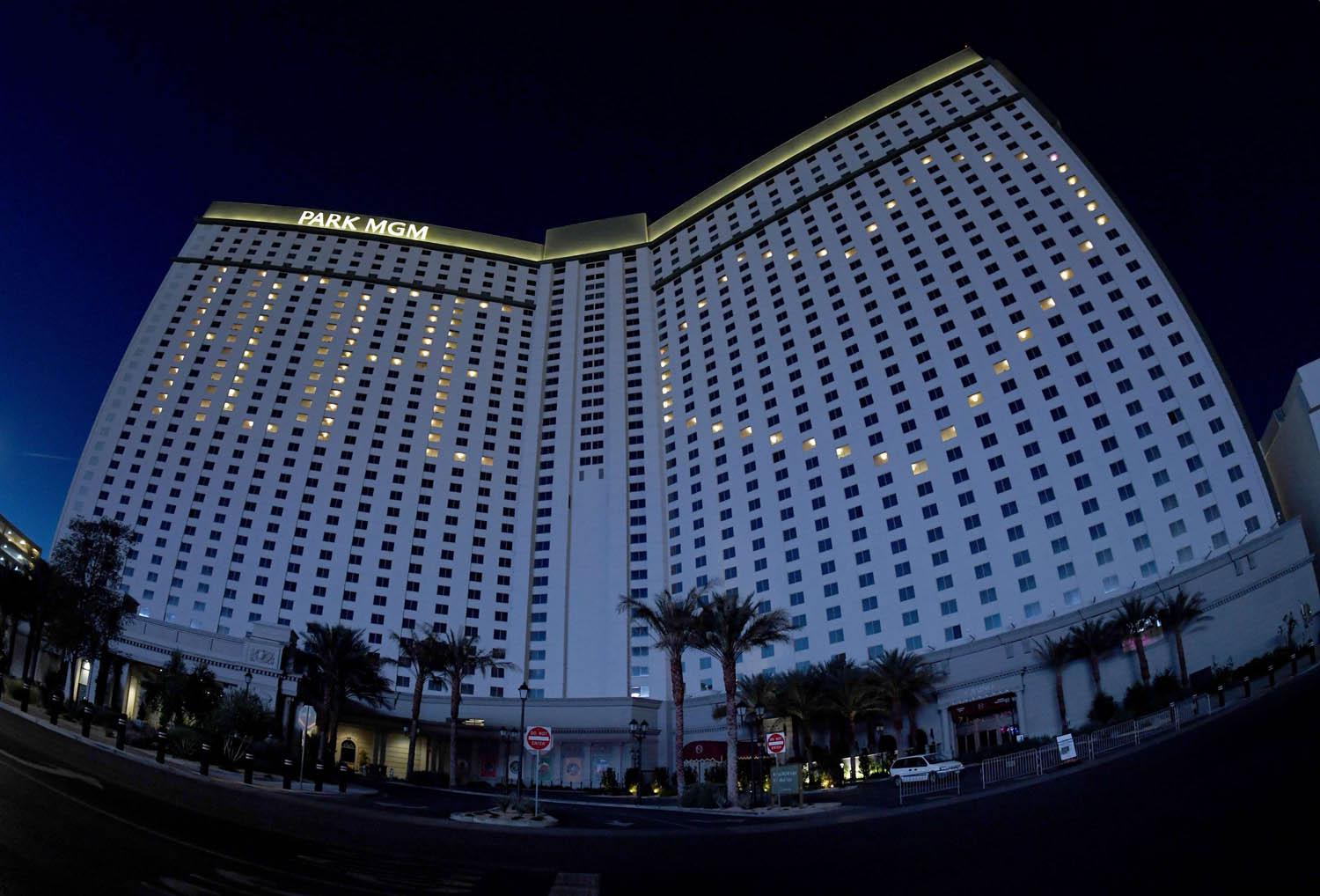 فندق يضيء كلمة أمل في لاس فيغاس