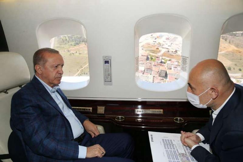 Turkish President Recep Tayyip Erdogan (L) inspects medical facilities under construction
