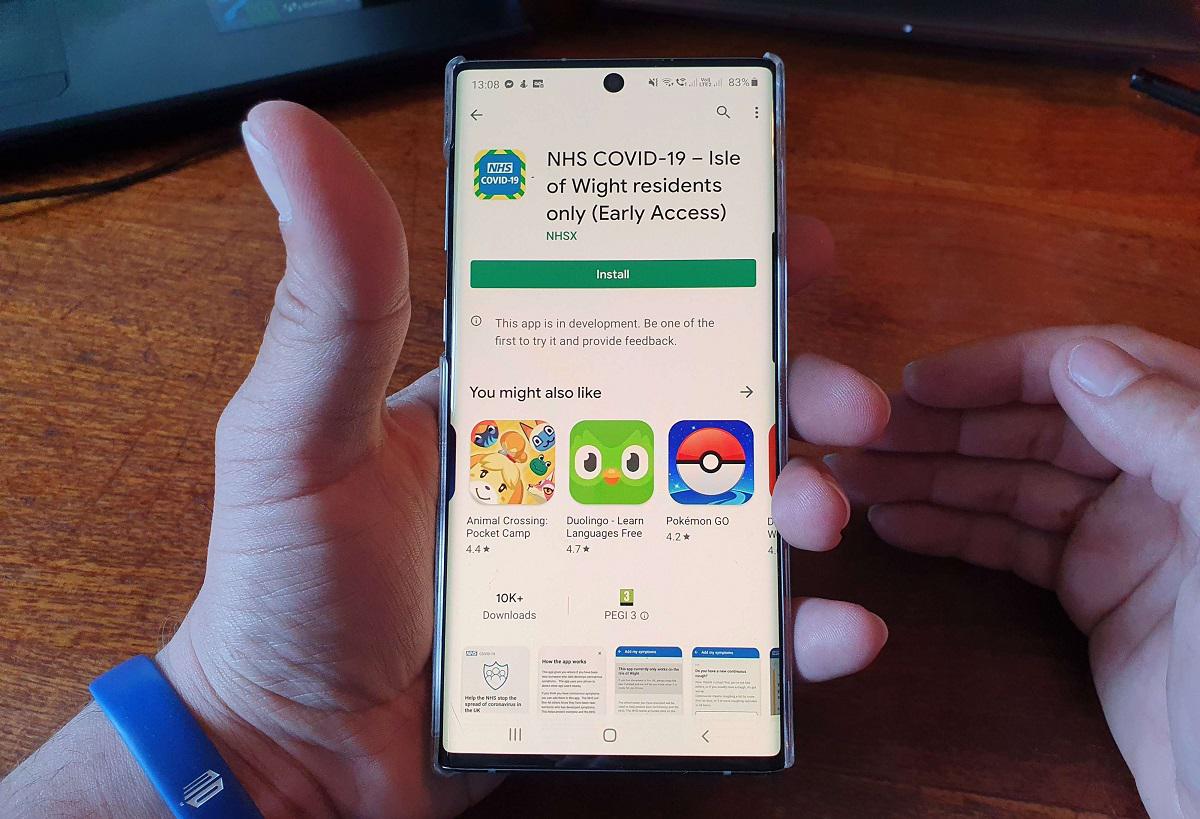 تطبيق خاص بكورونا يظهر على شاشة هاتف محمول