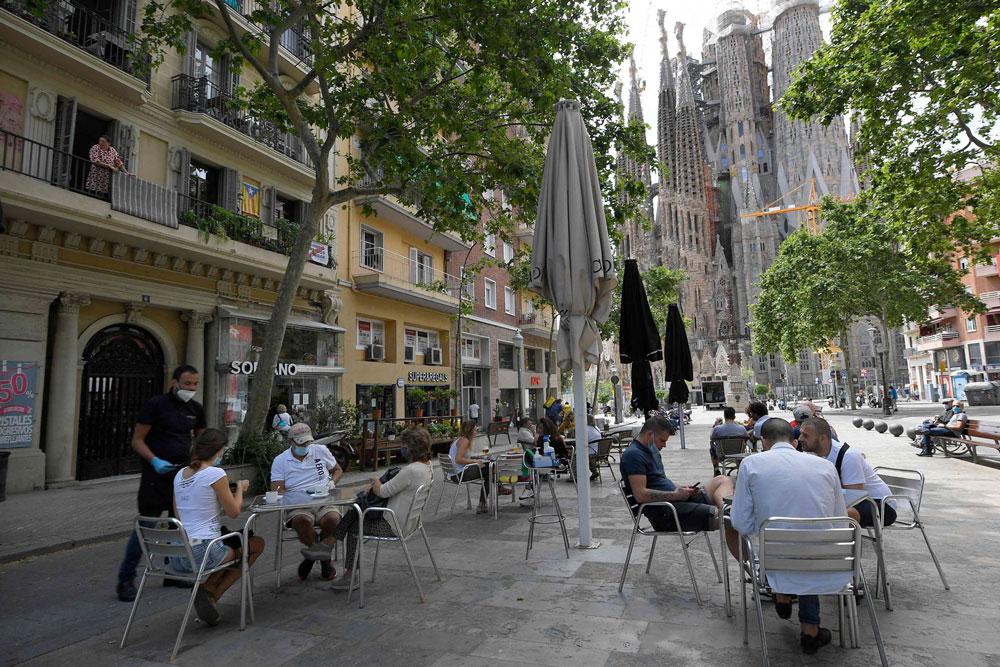 في مدريد كما في عواصم أوروبية أخرى، مقاه ومطاعم تعيد فتح باحاتها