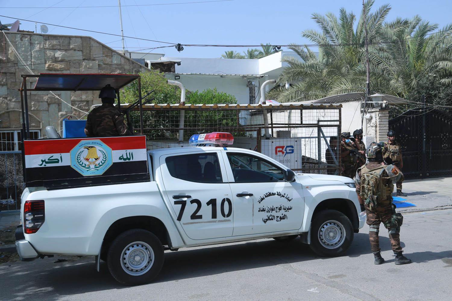 قوات الشرطة العراقية أمام مقر أم بي سي في بغداد
