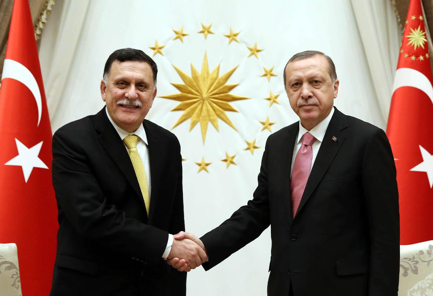 الرئيس التركي رجب طيب اردوغان يستقبل رئيس حكومة الوفاق الليبية فايز السراج