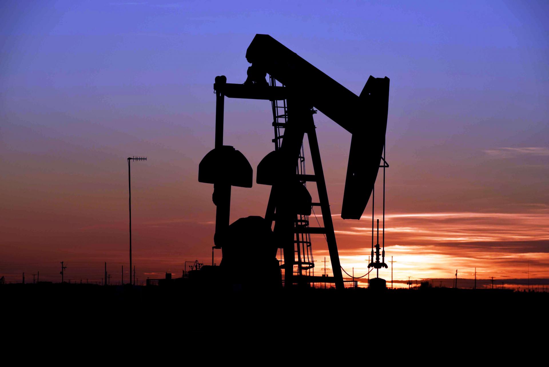 انتعاش أسعار النفط يقف رهن استمرار تحسن الطلب