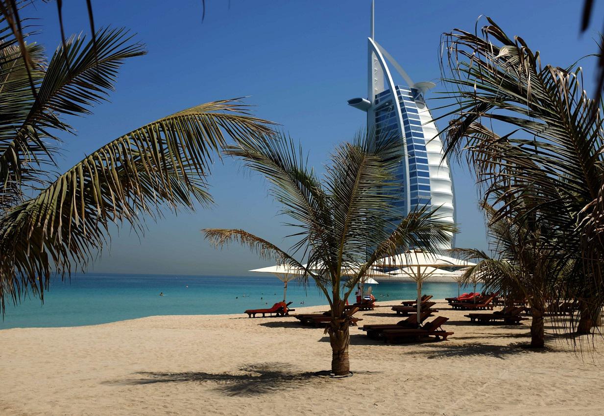 إطلالة على فندق برج العرب في دبي