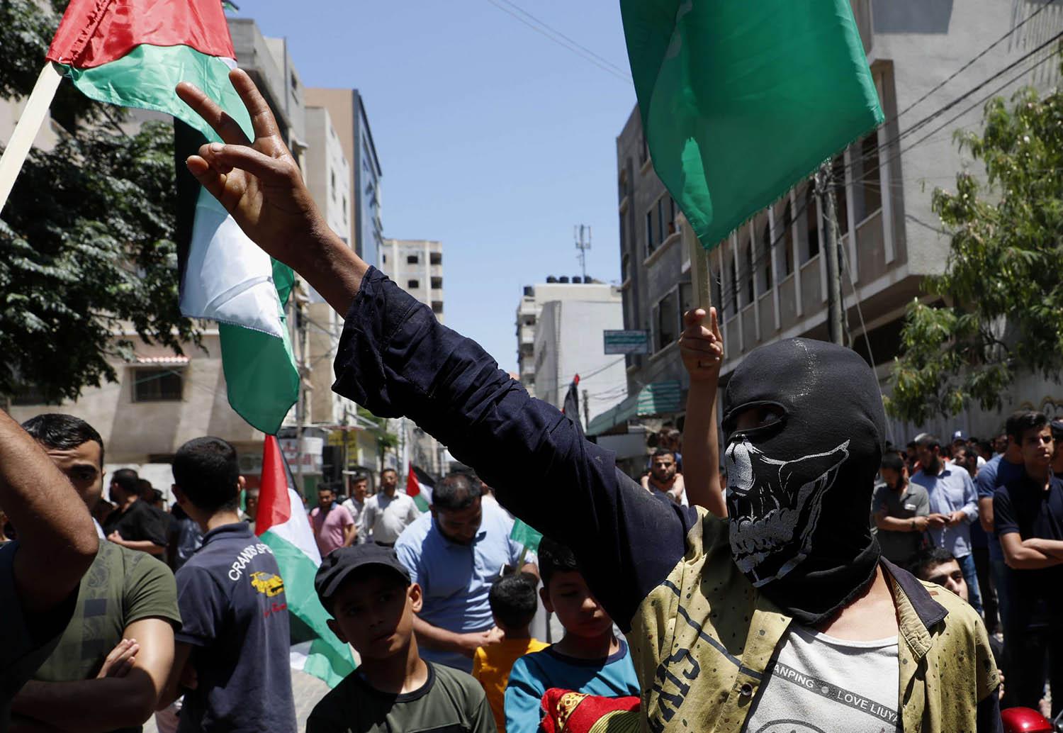 ناشطون من حماس يتظاهرون في غزة ضد قرار الضم