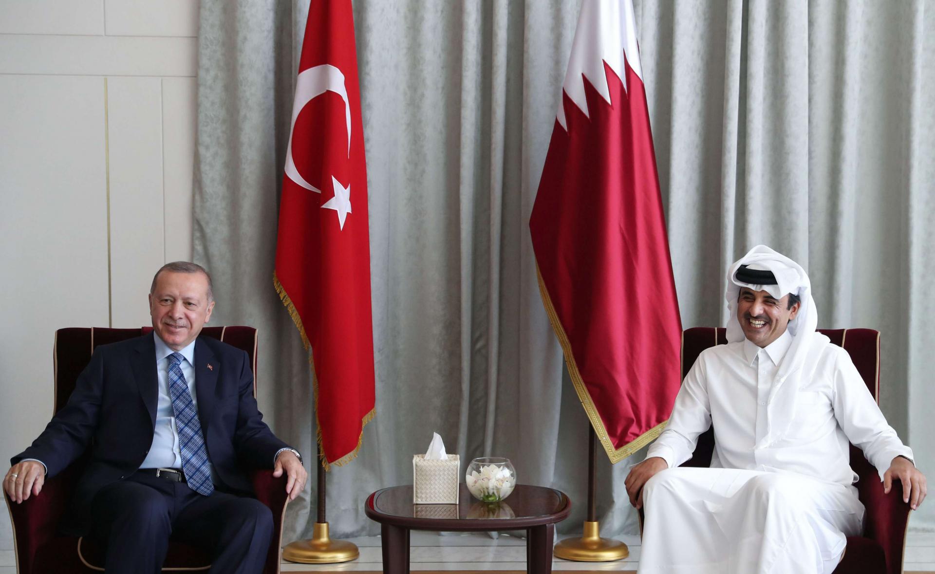 لقاء الرئيس التركي رجب طيب اردوغان وأمير قطر الشيخ تميم بن حمد في الدوحة