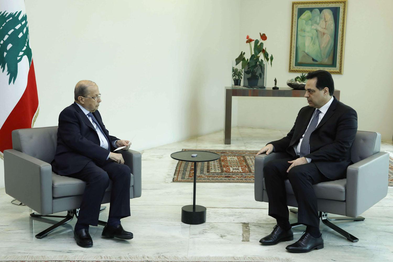 الرئيس اللبناني ميشال عون ورئيس الوزراء حسان دياب
