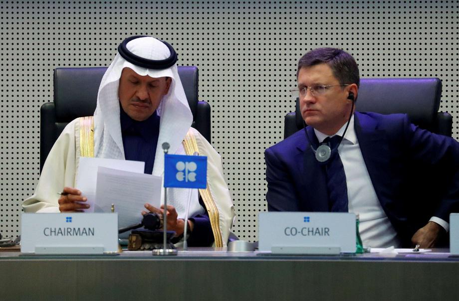 وزيرا الطاقة الروسي الكسندر نوفاك والسعودي الأمير عبدالعزيز بن سلمان في لقاء سابق