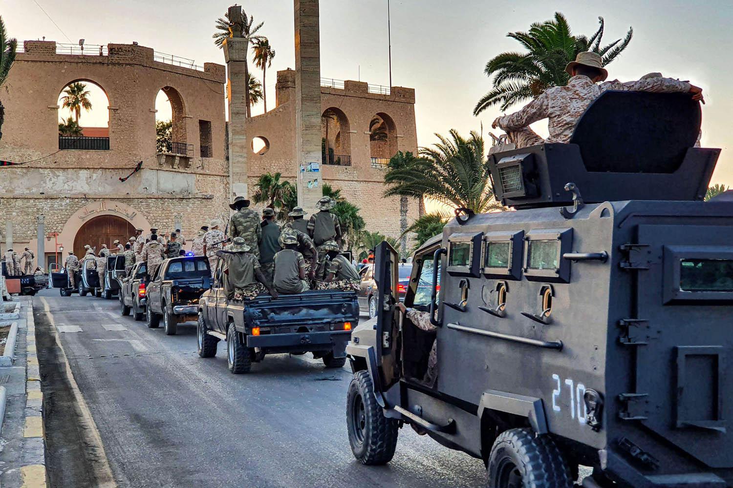 ميليشيا "كتيبة طرابلس" تستعرض قوتها وسط المدينة القديمة في طرابلس