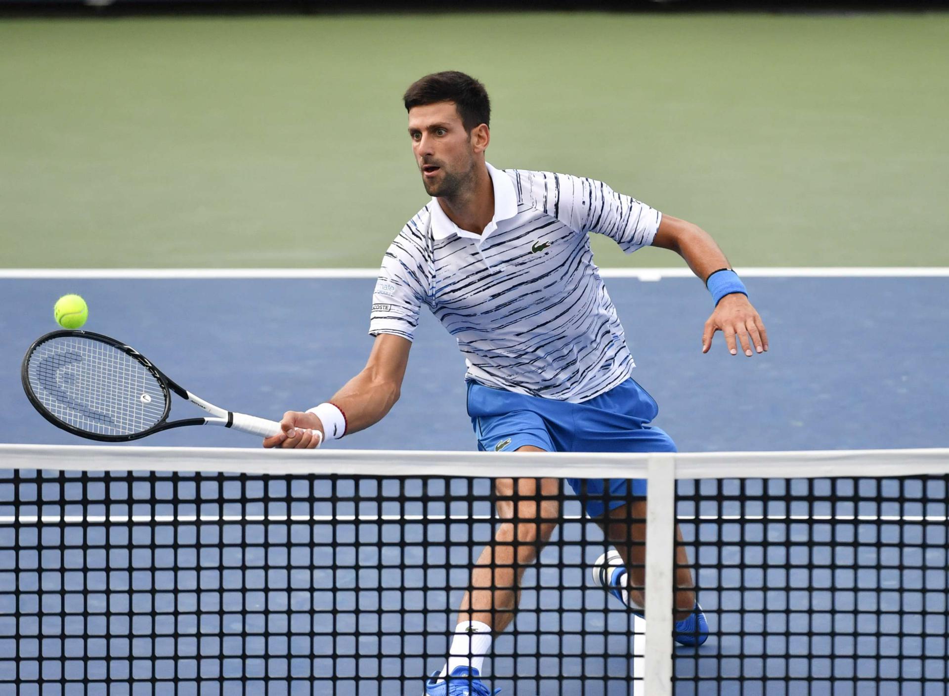 ديوكوفيتش يستهل مشواره ضد بيرانكيس