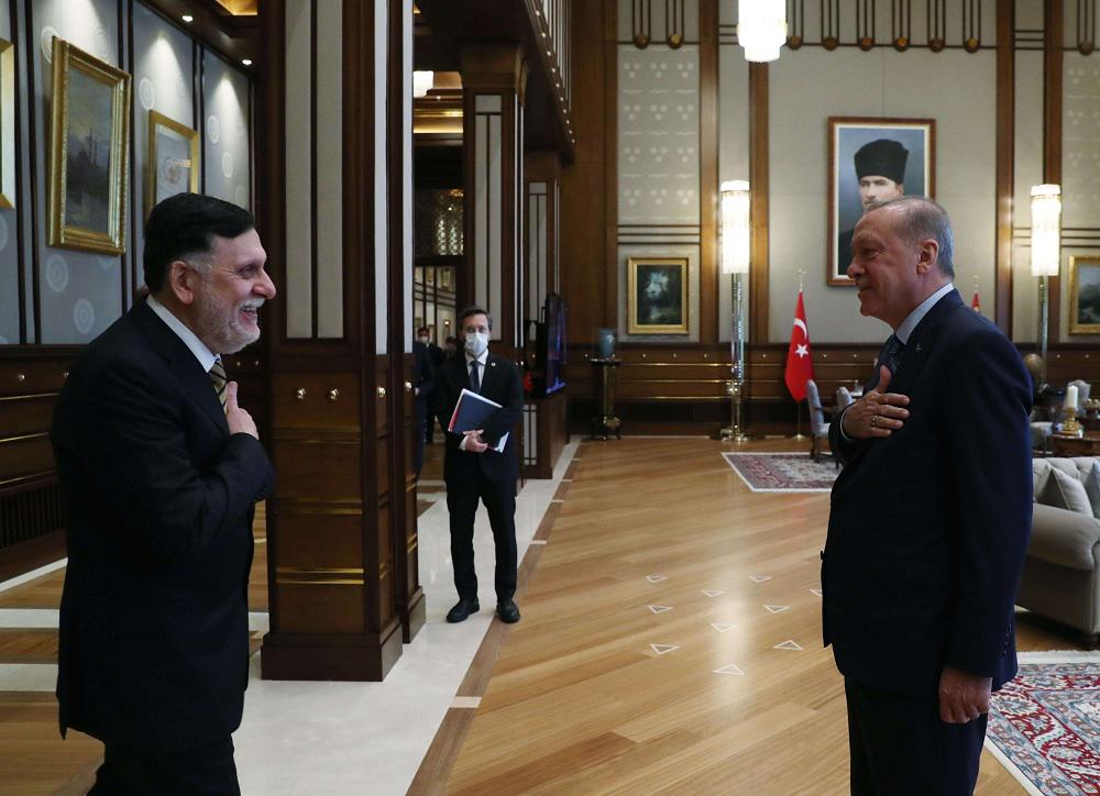 لقاء سابق بين الرئيس التركي رجب طيب أردوغان ورئيس حكومة الوفاق الليبية فايز السراج في اسطنبول