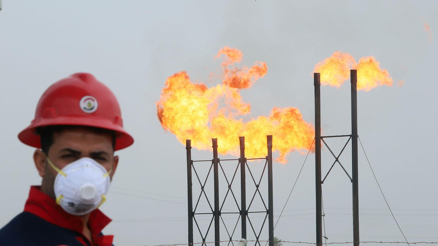 العراق اعلن خطة لخفض إنتاج النفط بمقدار 400 ألف برميل يوميا 