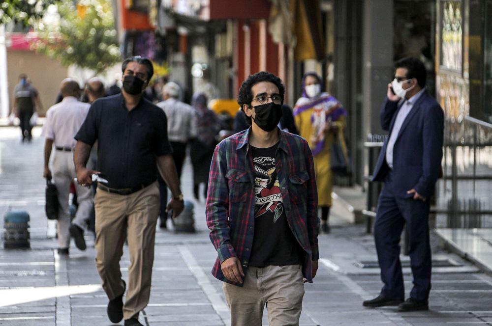 شوارع إيران باتت بؤرا لتفشي كورونا