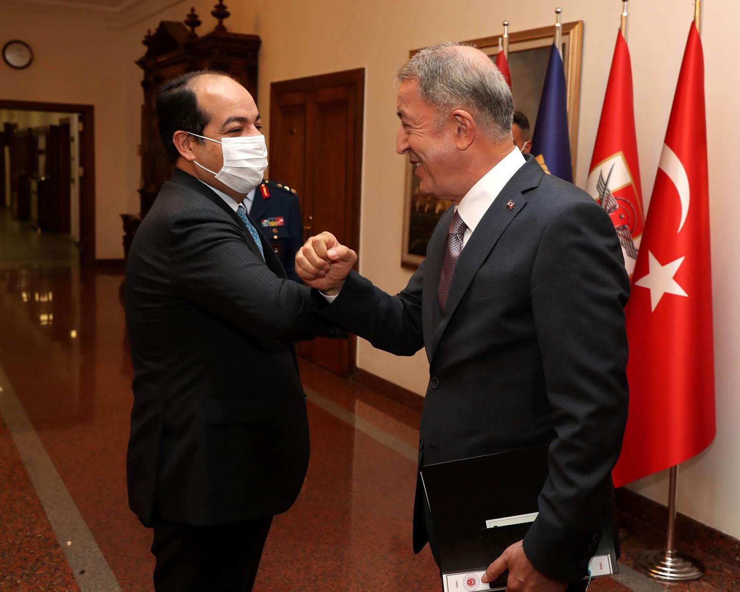 وزير الدفاع التركي خلوصي أكار يستقبل نائب رئيس مجلس الرئاسة الليبي أحمد معيتيق في أنقرة
